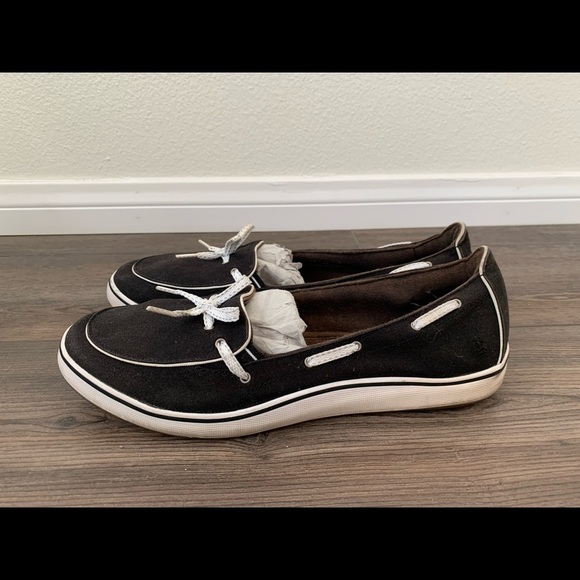 Shoes - Picture 2 of 8